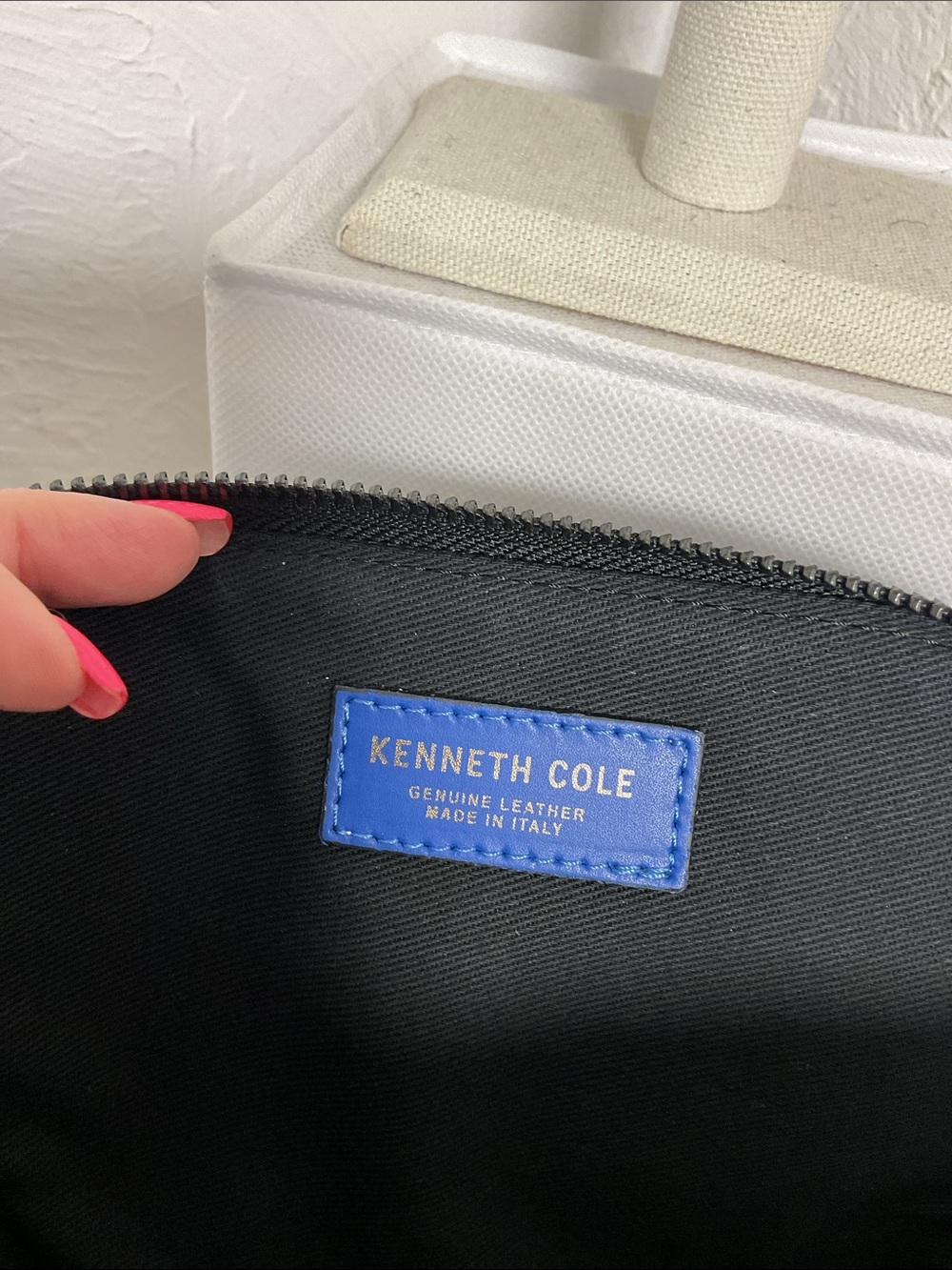 Kenneth Cole New York Blue Leather Made in Italy Toiletry Clutch - Picture 8 of 8